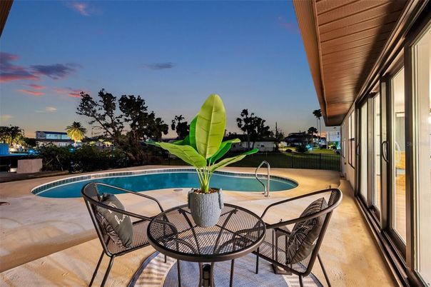 Exterior, Pool