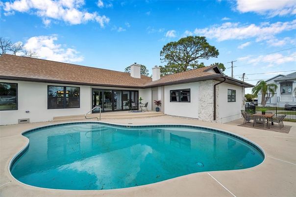 Exterior, Pool