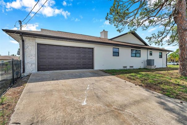Detached Garage, Exterior