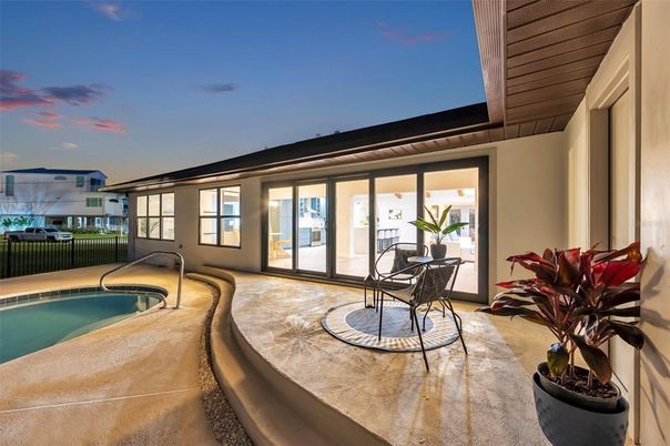 Exterior, Pool