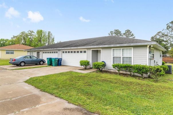Attached, Exterior, Facade, Ranch