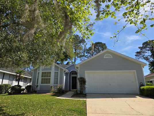 Attached, Exterior, Facade, Ranch