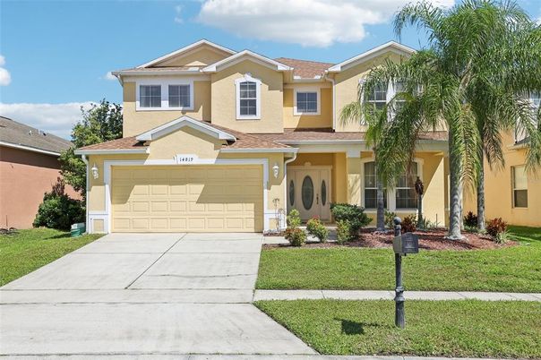 Attached, Exterior, Facade, Mediterranean