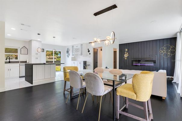 Dining room, Interior, Kitchen, Pendant Lights, Recessed Lighting, Wood Texture Flooring