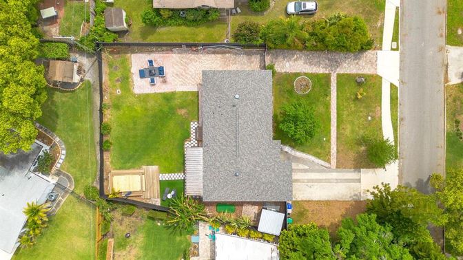 Exterior, Drone