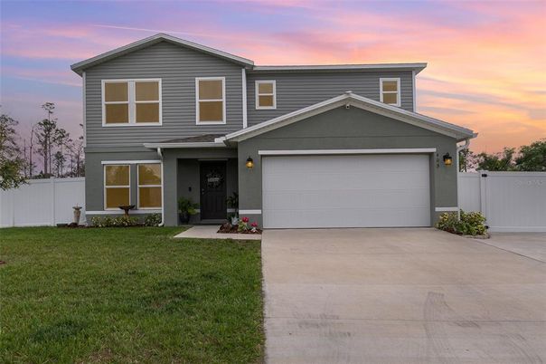 Attached, Exterior, Facade, American Craftsman
