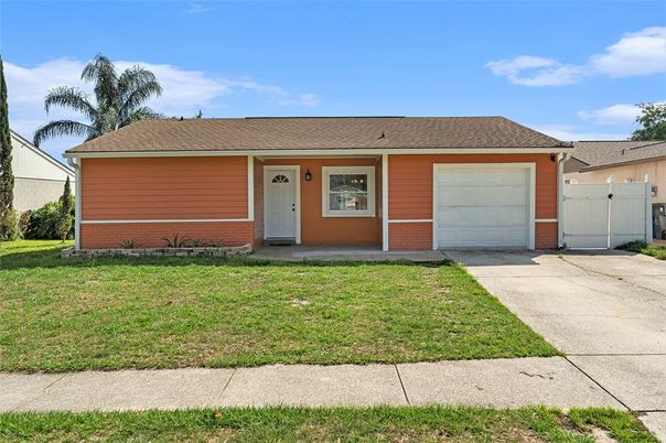 Attached, Exterior, Facade, Ranch