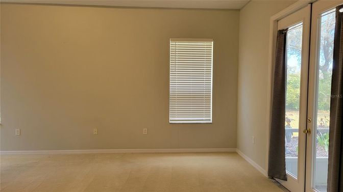 Empty room, Interior