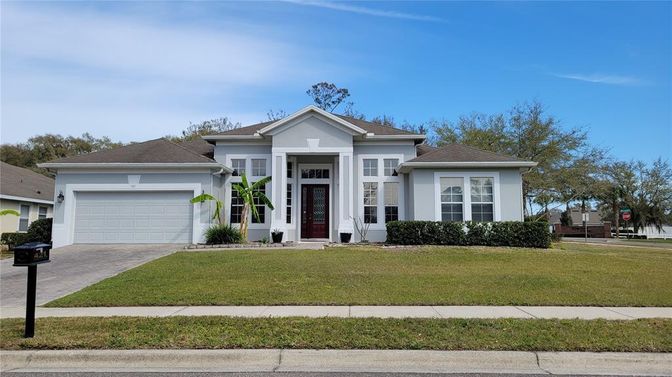 Attached, Exterior, Facade, Ranch