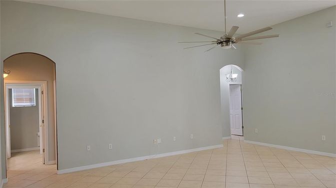 Empty room, Interior, Recessed Lighting
