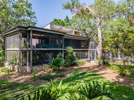 Backyard, Exterior, Facade, Modern