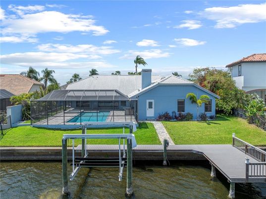 Exterior, Lake