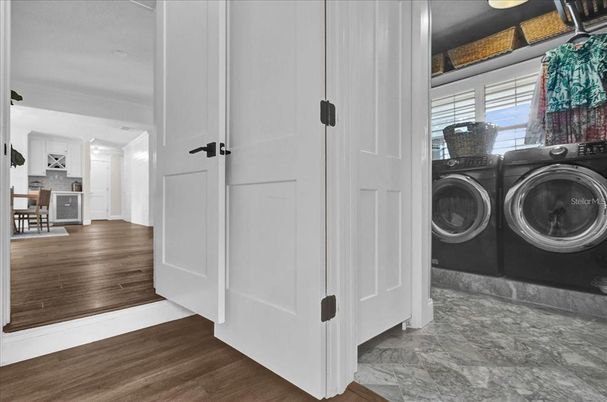 Interior, Washer, Wood Texture Flooring
