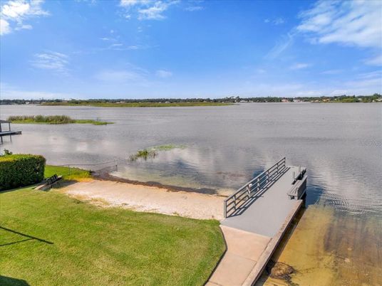 Exterior, Lake