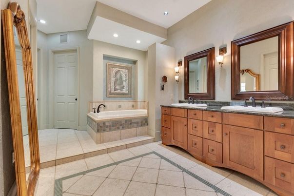 Bathroom, Dual Sink Vanities, Interior, Recessed Lighting