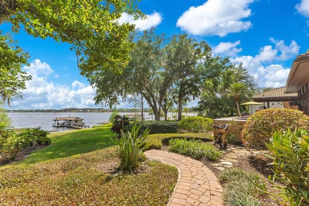 Exterior, Lake
