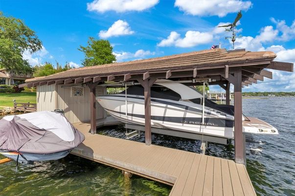 Exterior, Lake
