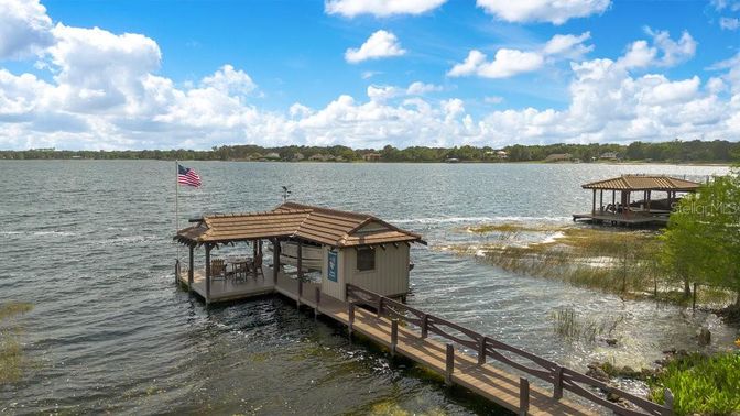 Exterior, Lake