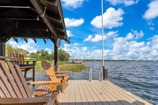 Exterior, Lake