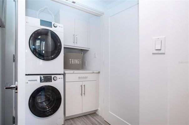 Interior, Utility Closets, Washer, Wood Texture Flooring