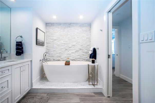 Bathroom, Free Standing Baths, Interior, Recessed Lighting, Wood Texture Flooring