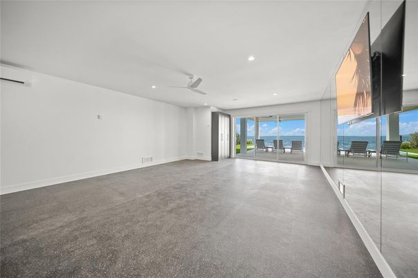 Empty room, Interior, Recessed Lighting