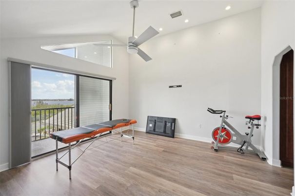 Fitness Equipment, Interior, Recessed Lighting, Wood Texture Flooring