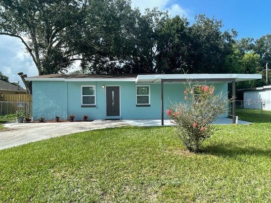 Backyard, Exterior, Facade, Ranch