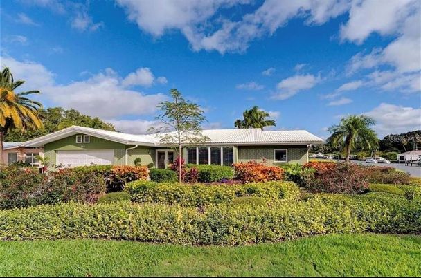 Backyard, Exterior, Facade, Ranch