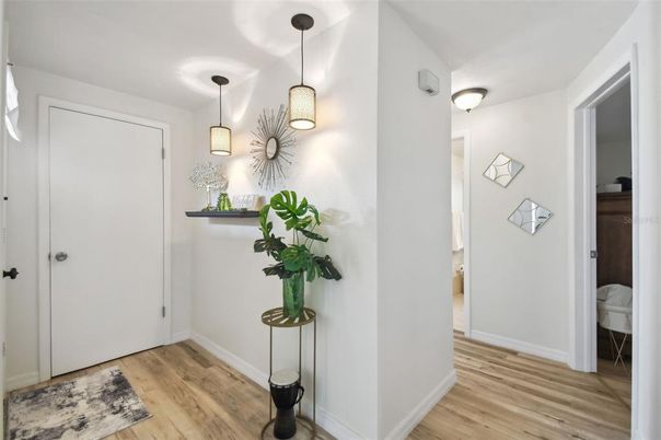 Interior, Pendant Lights, Wood Texture Flooring