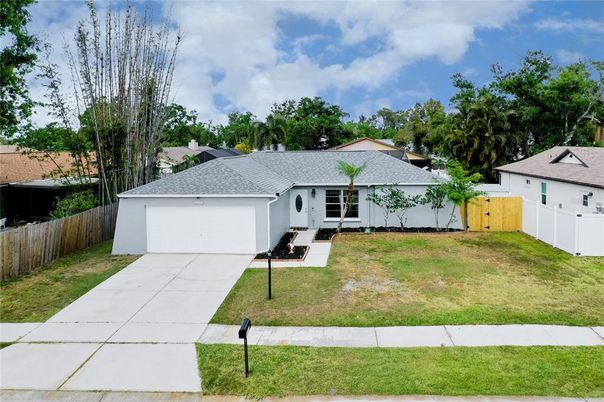Attached, Exterior, Facade, Ranch