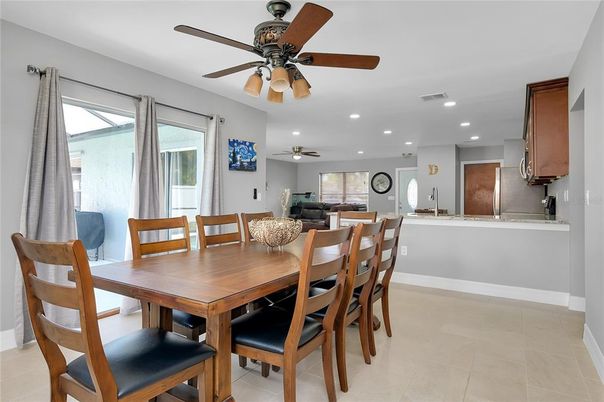 Dining room, Interior, Kitchen, Recessed Lighting