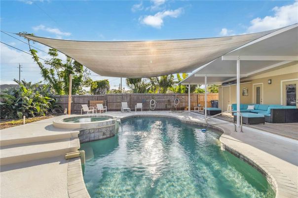 Exterior, Pool