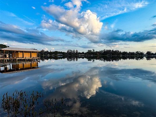 Exterior, Lake