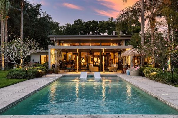 Exterior, Pool