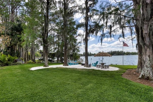 Exterior, Lake