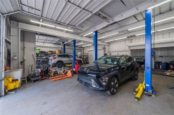 Garage, Interior