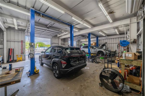 Garage, Interior
