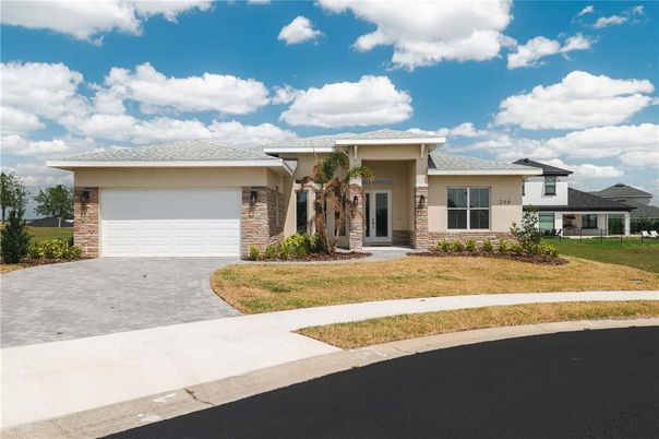 Attached, Exterior, Facade, Ranch