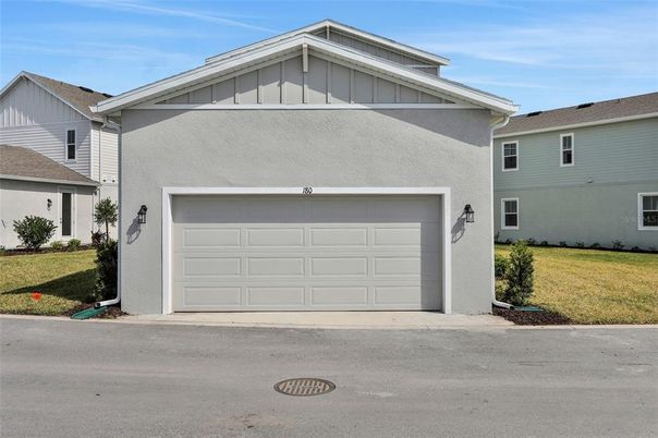 Attached, Exterior, Facade, American Craftsman