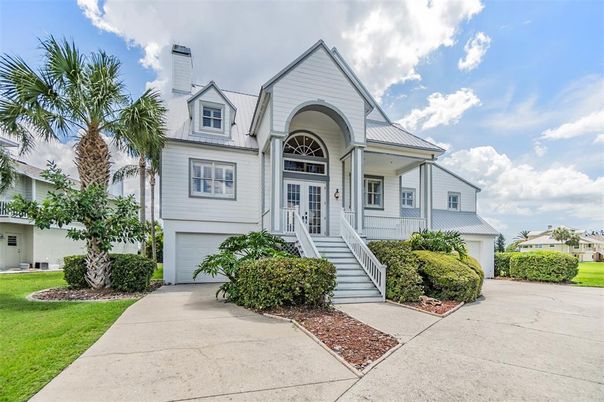 Attached, Exterior, Facade, Queen Anne Victorian