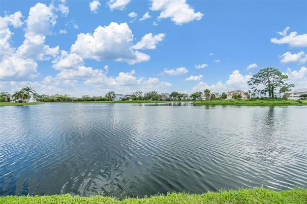 Exterior, Lake