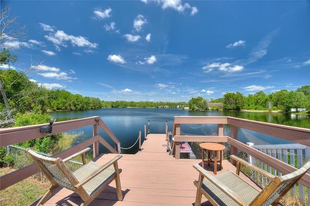Exterior, Lake