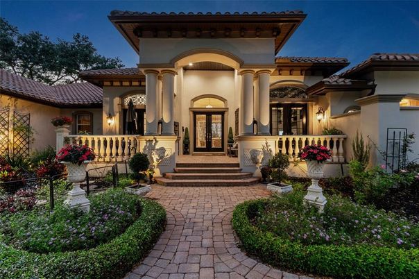Exterior, Facade, Mediterranean