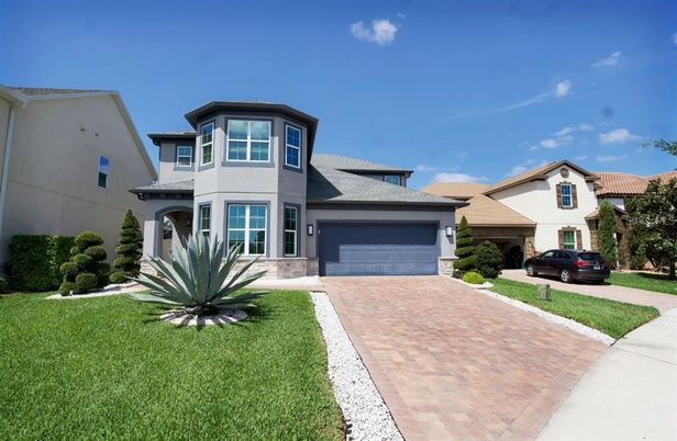 Attached, Exterior, Facade, Mediterranean