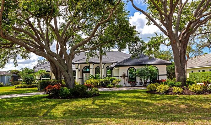Backyard, Exterior, Facade, French Provincial