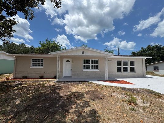 Backyard, Exterior, Facade, Ranch
