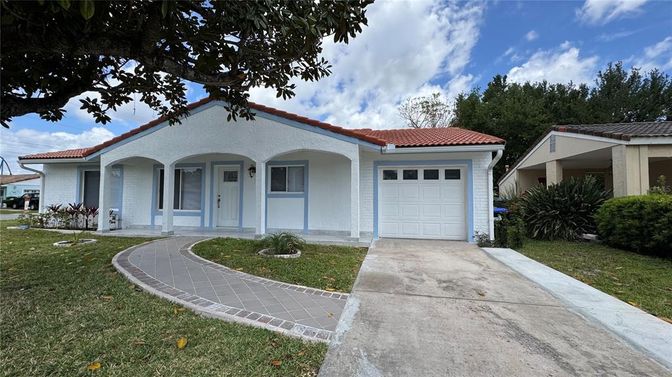 Attached, Exterior, Facade, Spanish Mediterranean