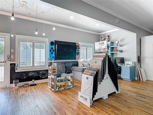 Interior, Living room, Pendant Lights, Recessed Lighting, Wood Texture Flooring