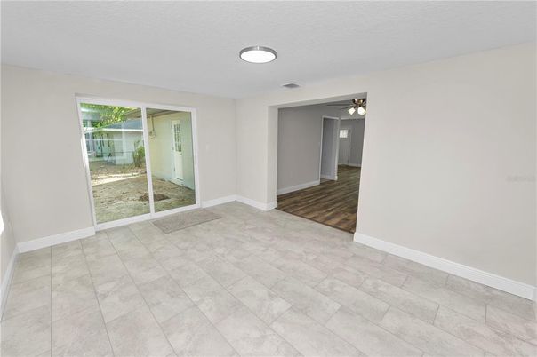 Empty room, Interior